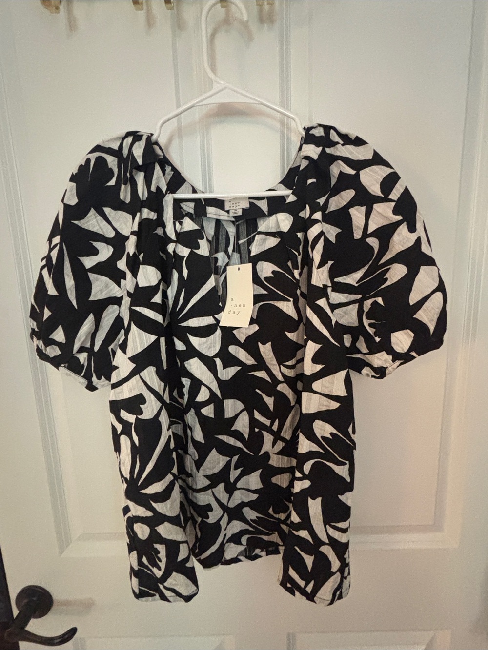 Target Black & White Floral Puff-Sleeve Blouse